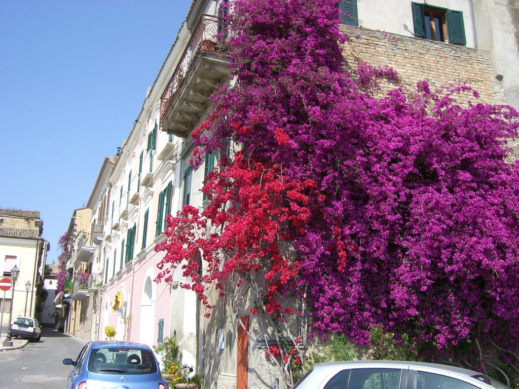 Medieval Apartment Vasto Exterior photo